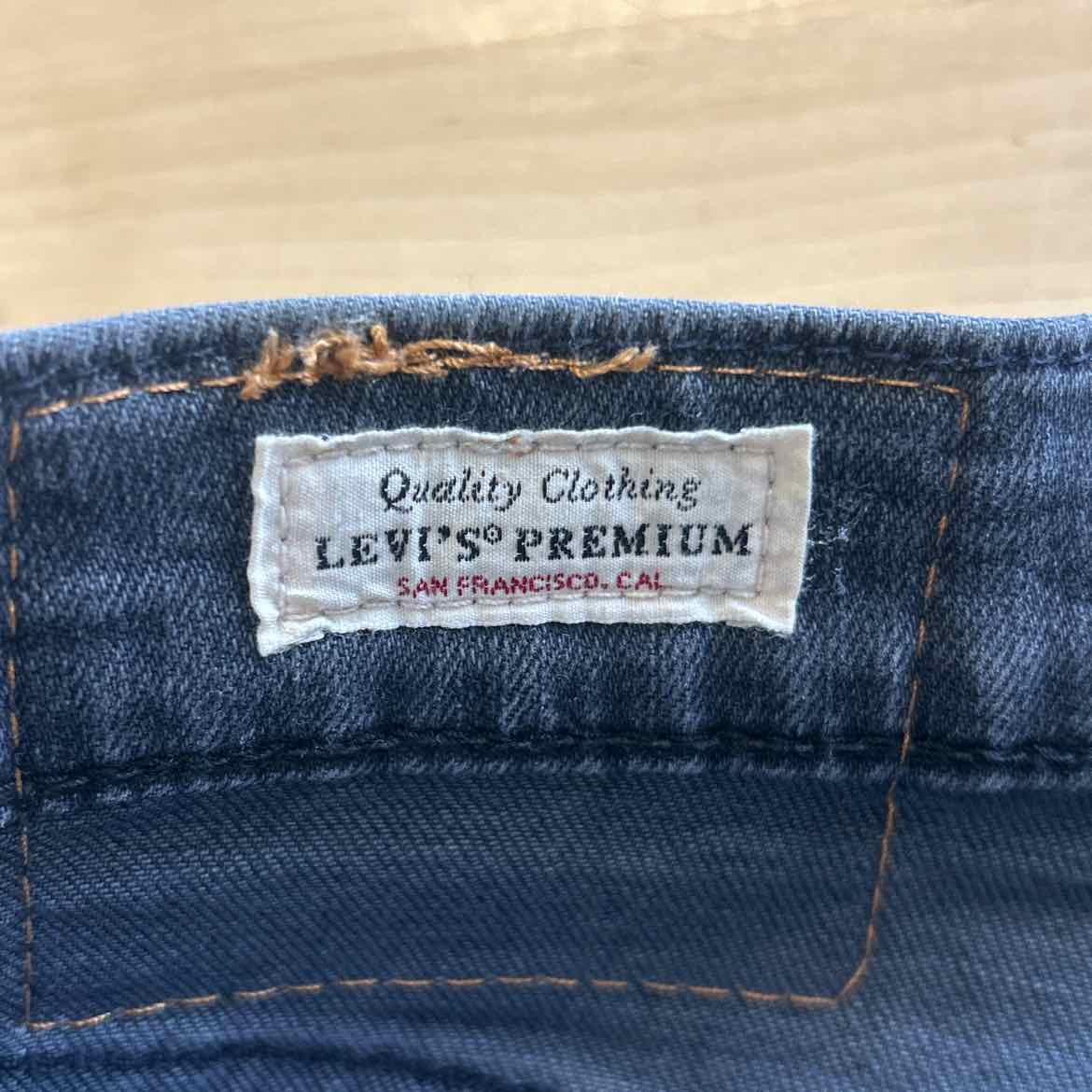 Levi's Size 30x32 Gray MENS Jeans