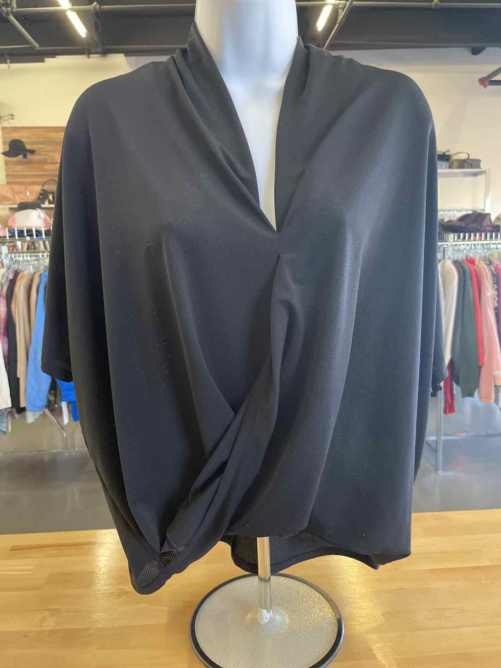 Lucy Size M Black Shirt