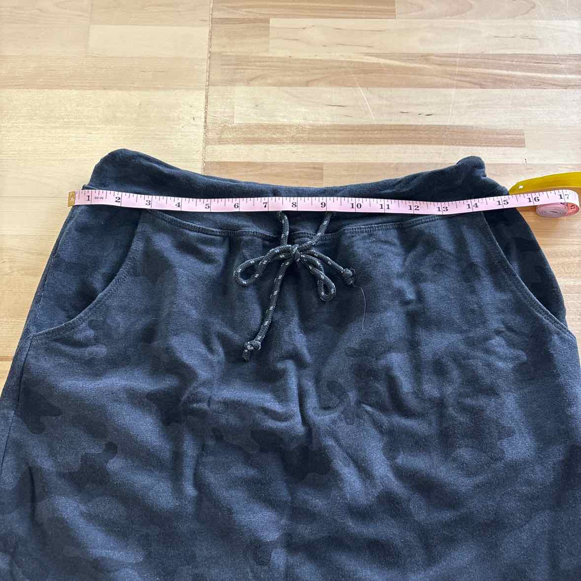 sundry Size 2 Black Skirt