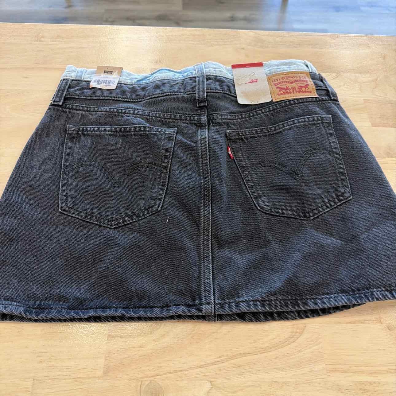 Levi's Size 30 Black New Skirt