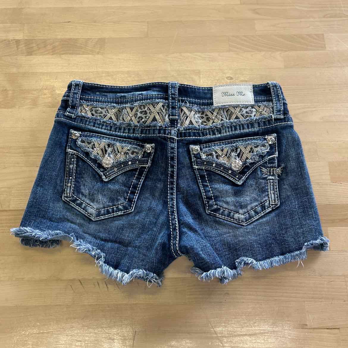 Miss Me Women Size 27 Dark & Light Blue Denim Preloved Shorts