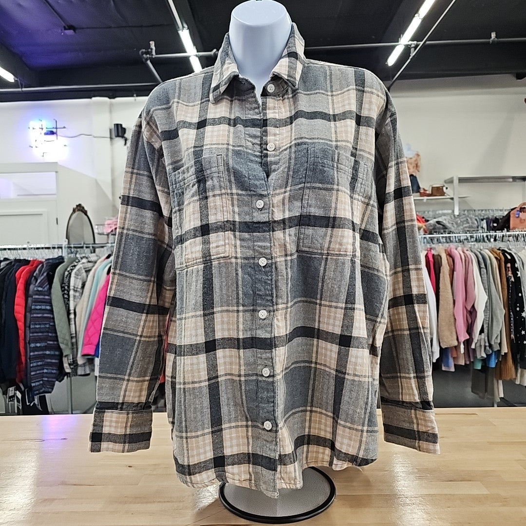 Old Navy Size M White & Black flannel