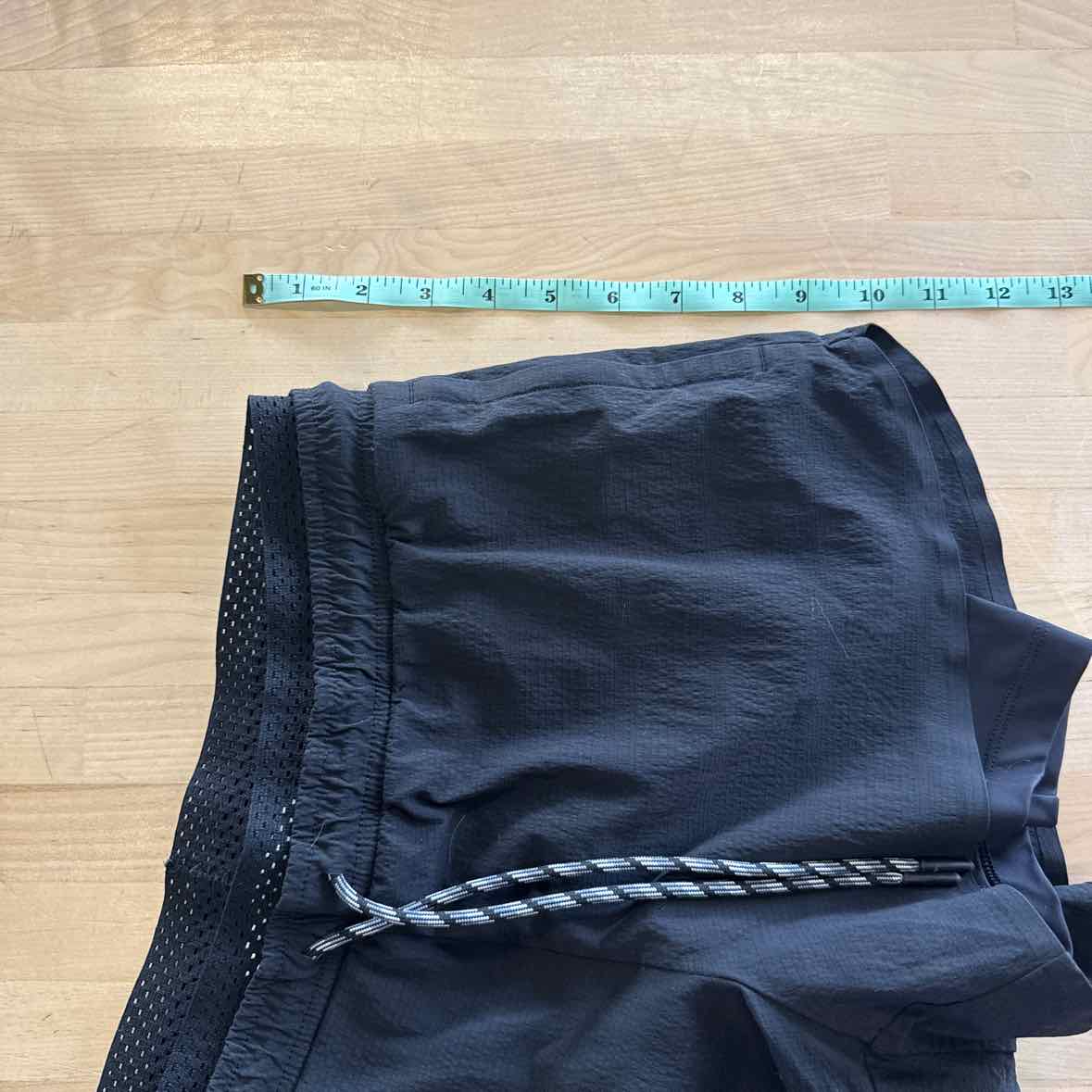 Athleta Size 6 Black Preloved Athletic Shorts