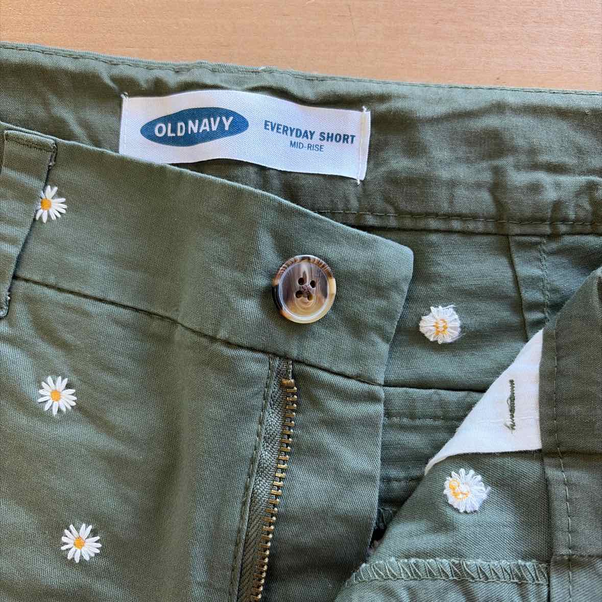 Old Navy Women Size 2 Green Preloved Shorts