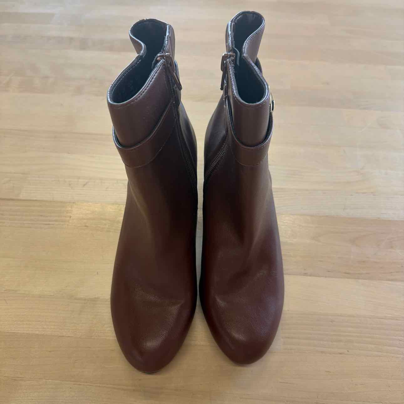 NAT Naturalizer Lottie Ankle Bootie Boots (Cappuccino Brown Faux Leather) Size 6