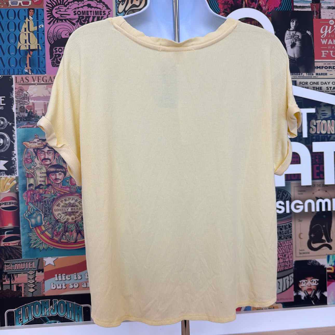 hippie rose Size X L Cuffed Short-Sleeve Tee