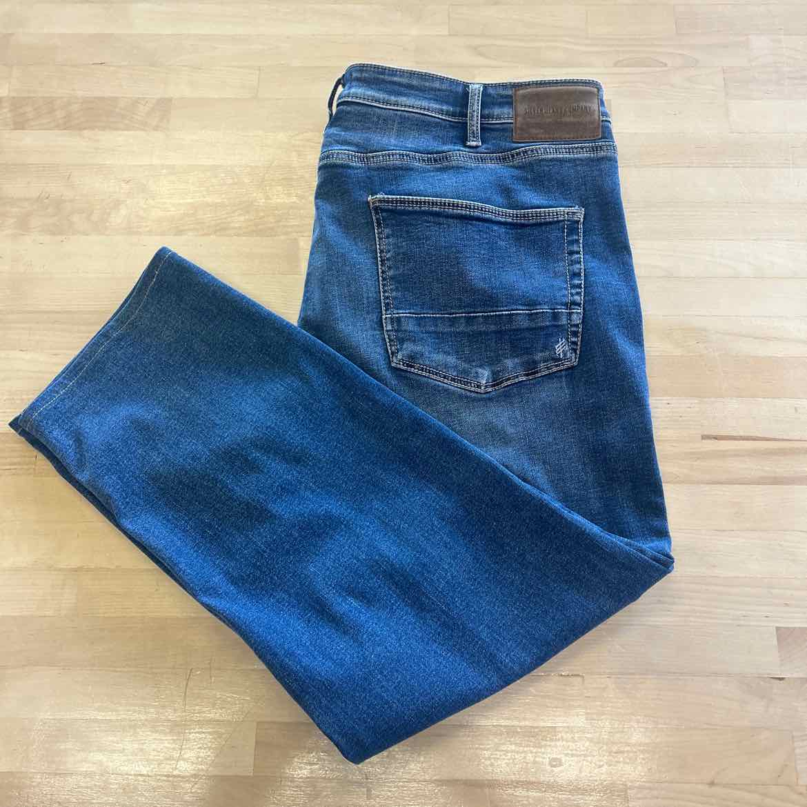 Silver Jean Co. Size 40x30 dark blue MENS Jeans