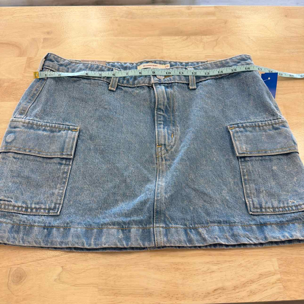 Levi's Size 29 94 Cargo Mini Skirt NWT
