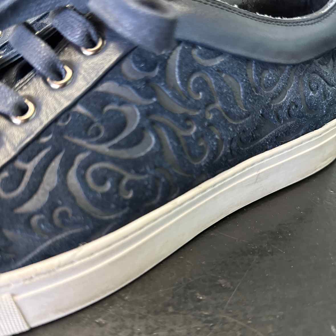 Robert Graham Size 8 Blue leather and Suede Swirl Sneakers
