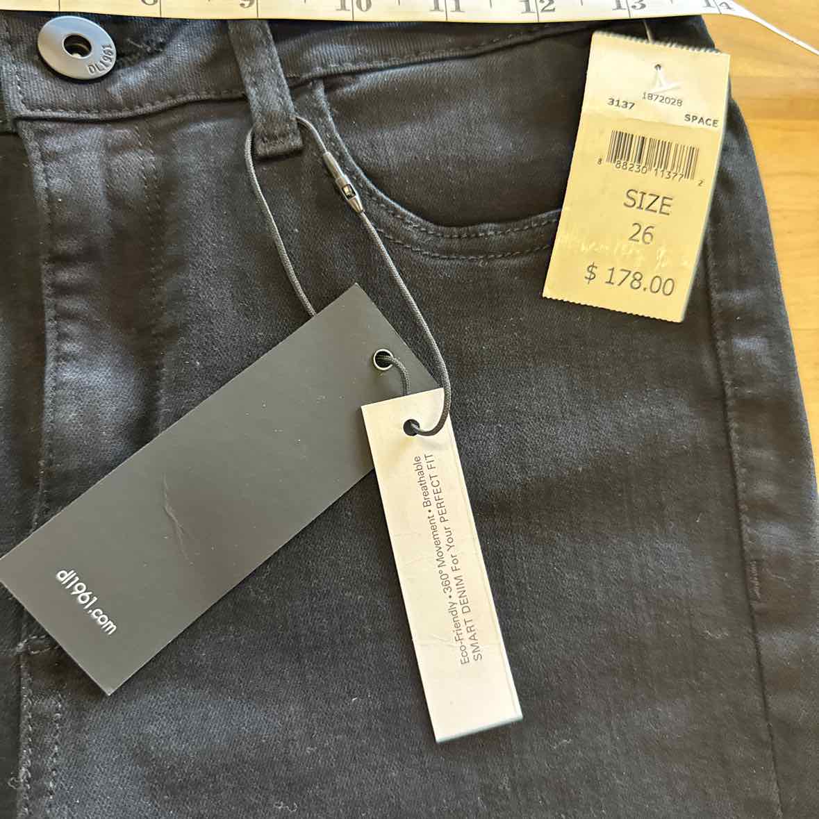 DL 1961 Size 26 Black Jeans