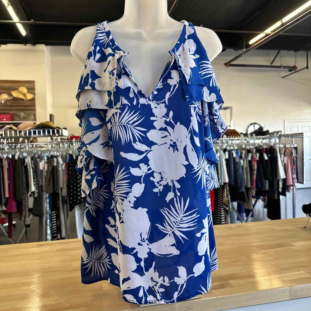 Bold Elements Size M Blue & Aqua Print Blouse