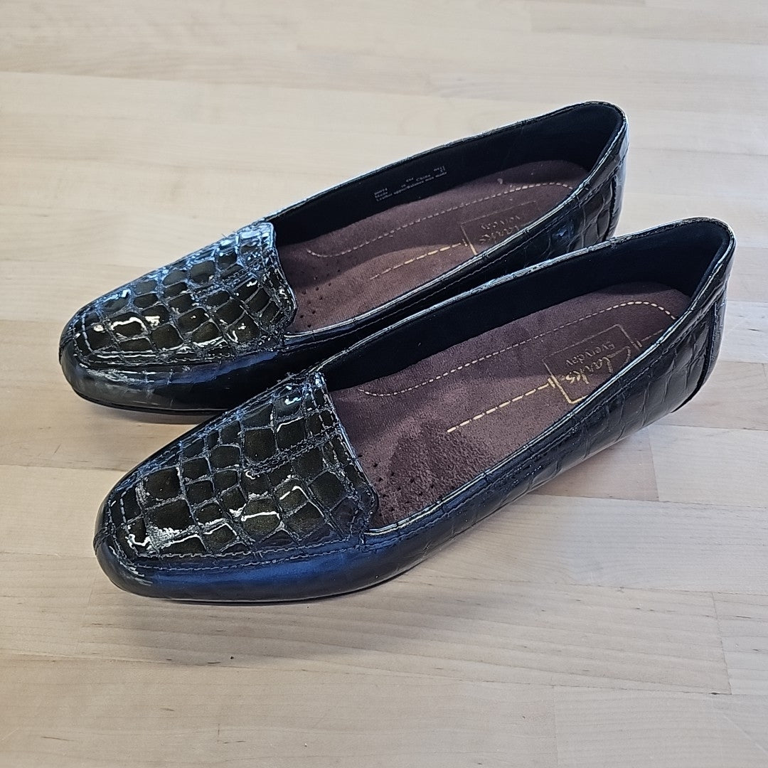 Clarks Size 8 Green Leather New Loafers