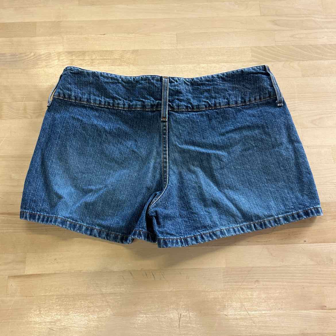 Lei Women Size 13 Blue Denim Preloved Shorts