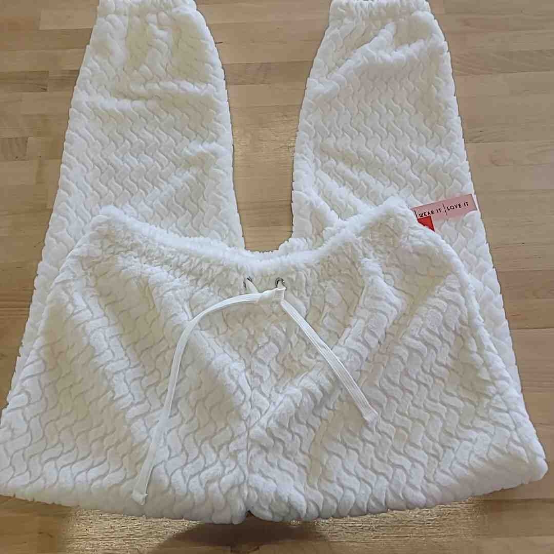 Fame Size XL White fuzzy Lounge Pants NWT