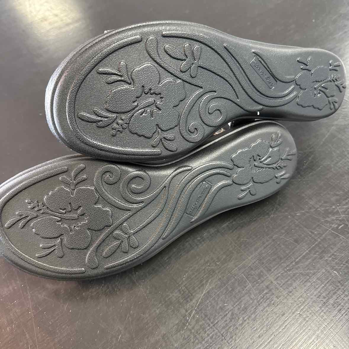 Easy Street Shoe Size 9.5 Pewter Bolt Sandals NWT