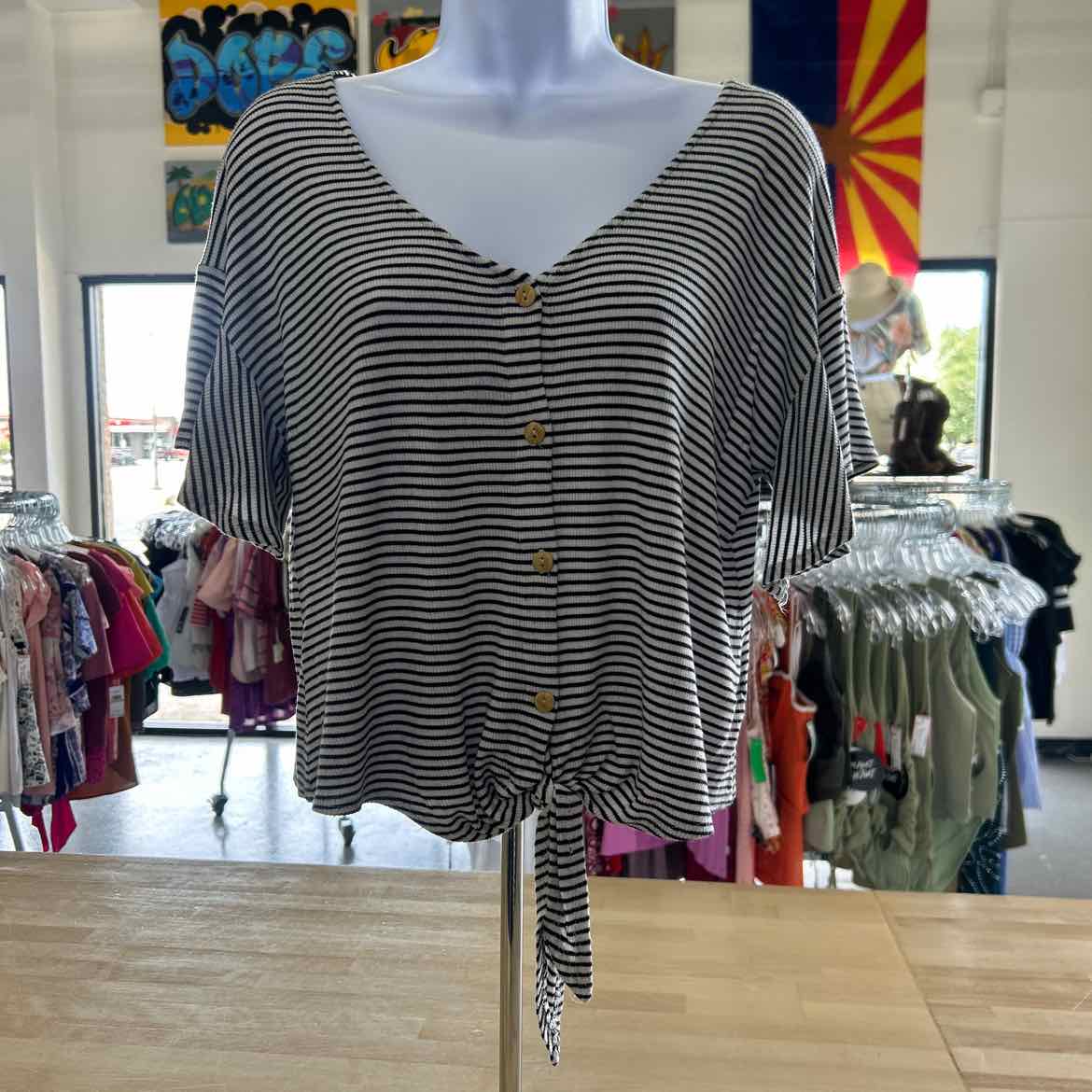 Chance or Fate Size M White & Black Preloved Blouse SS