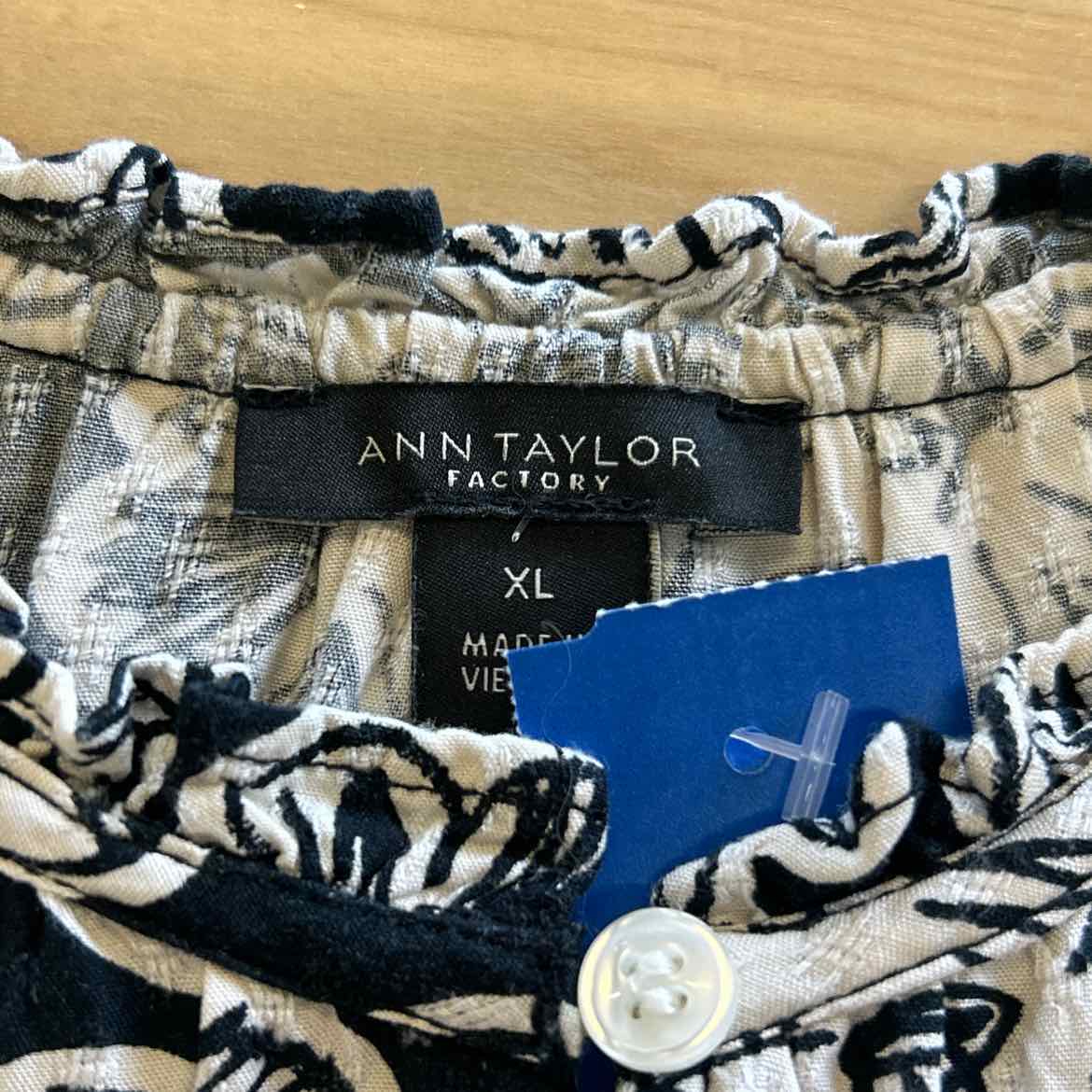 Ann Taylor Size XL Black/White Preloved Blouse SS