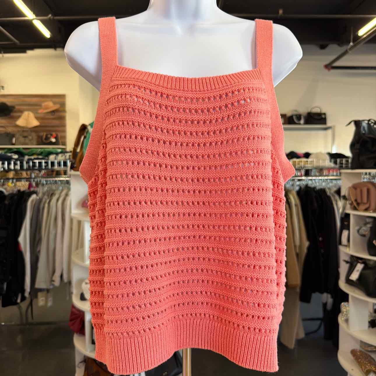 Universal Thread Size XL Peach Preloved Tank