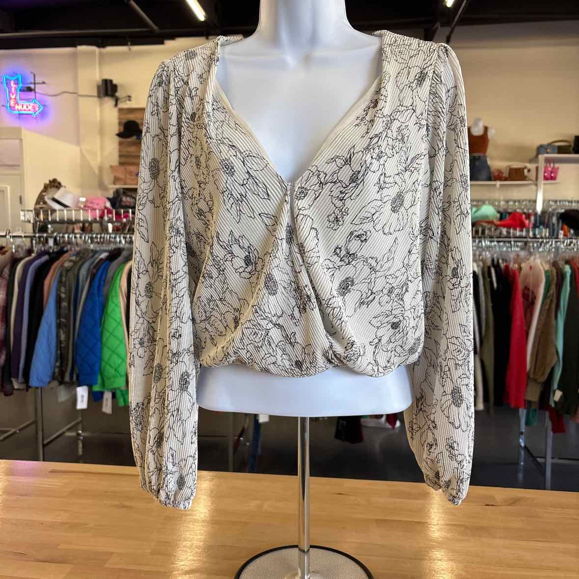 astr Size S White & Black Blouse