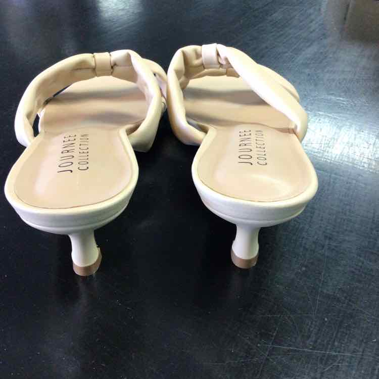 Journee Shoe Size 7.5 Nude Dyllan Sandals