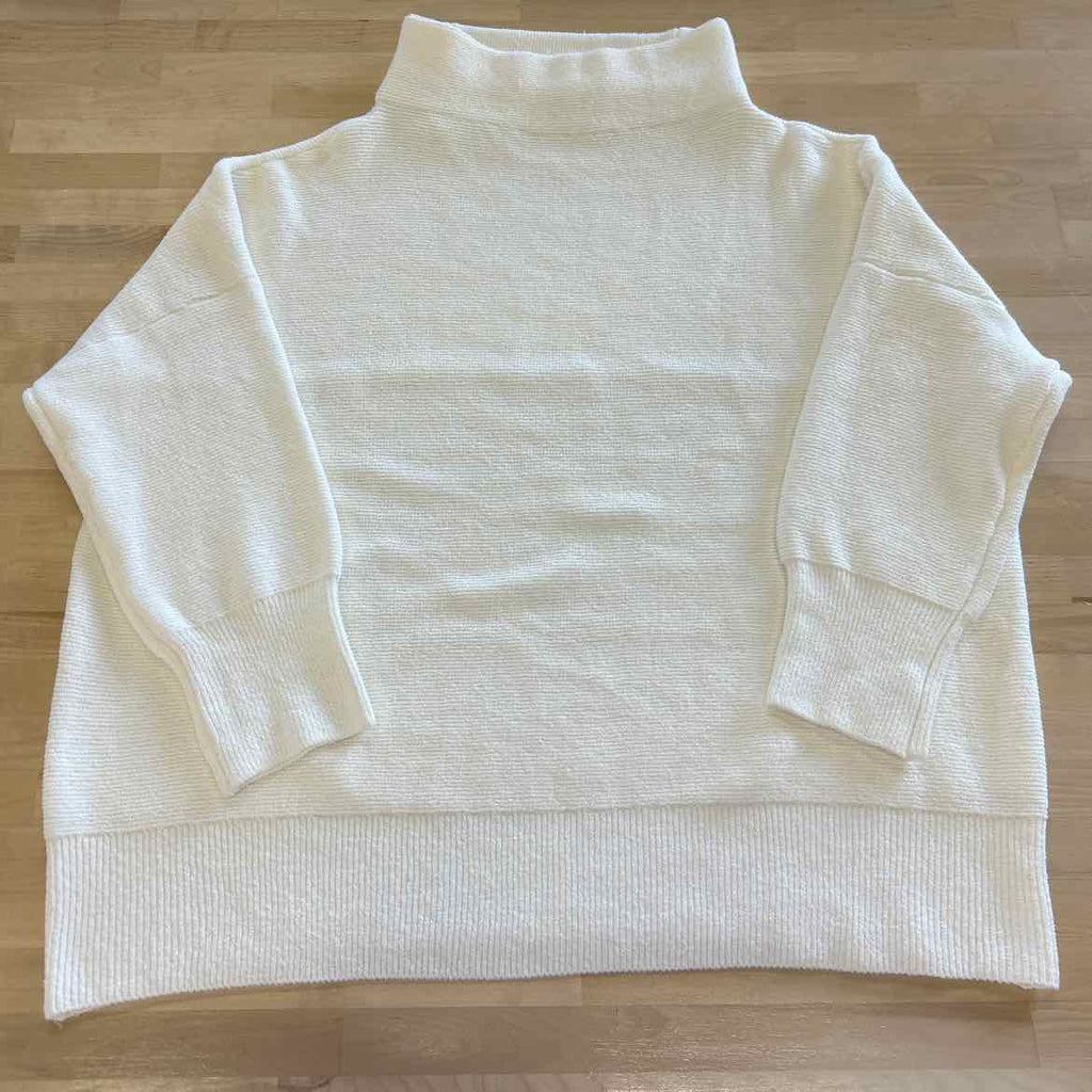 VICI Size XL White Knit Sweater