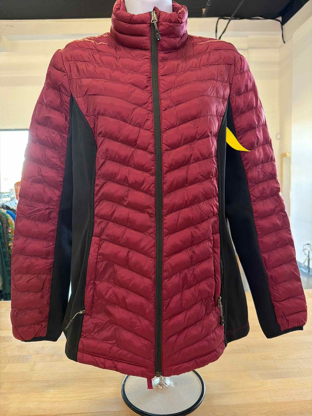 32 degrees Size M Red Jacket