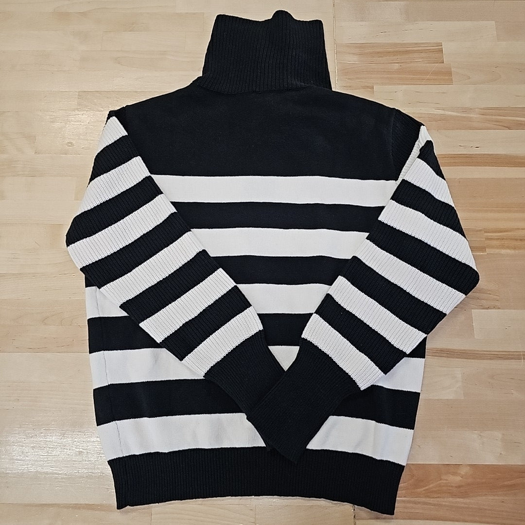 Loft Size M Black/White Sweater