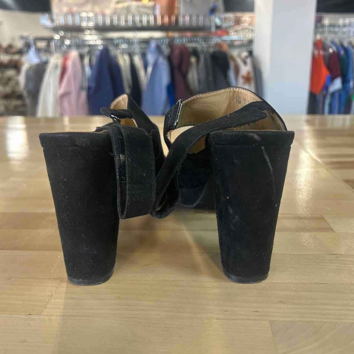 Naturalizer Size 7 Black Preloved Sandals