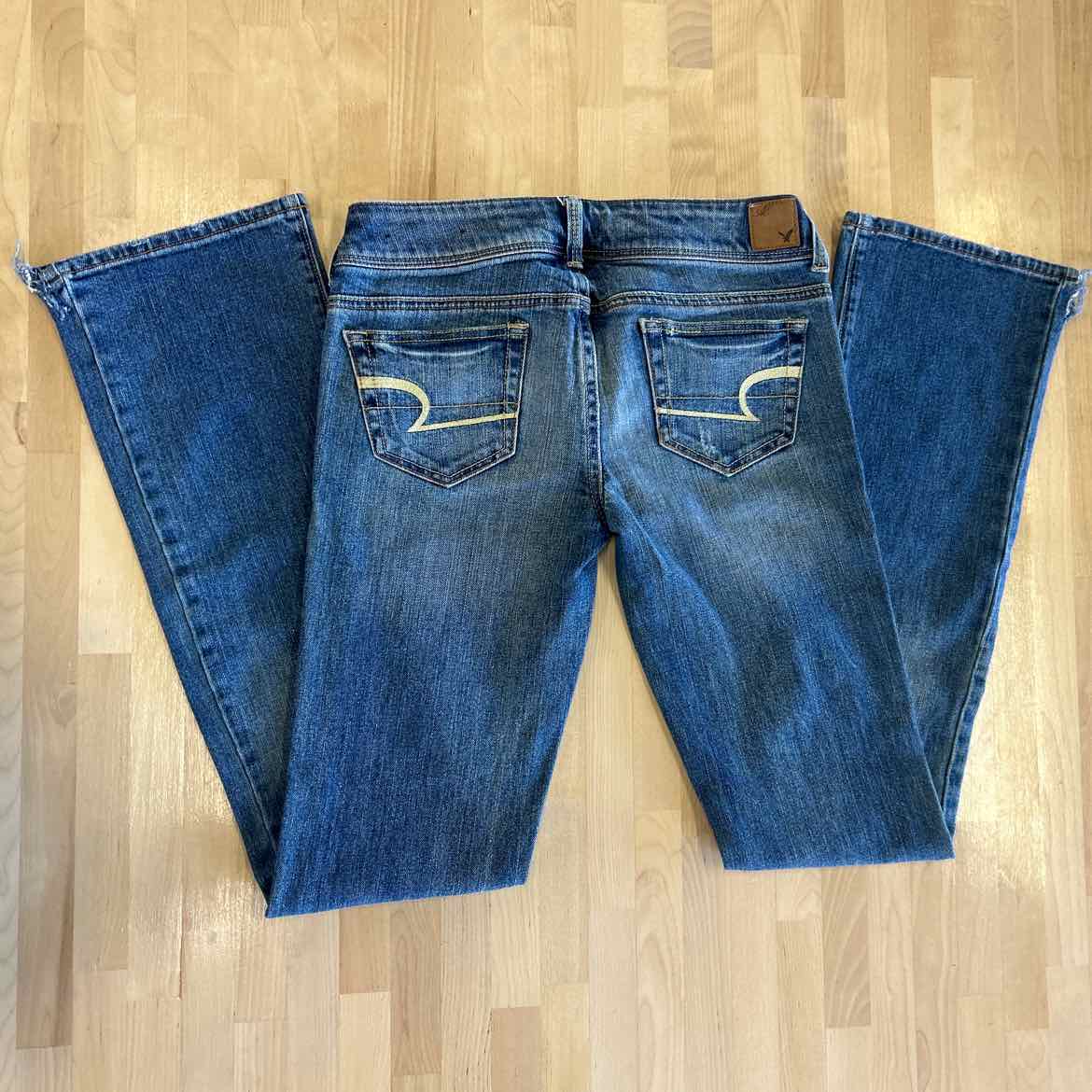American Eagle Size 2 Blue Jeans