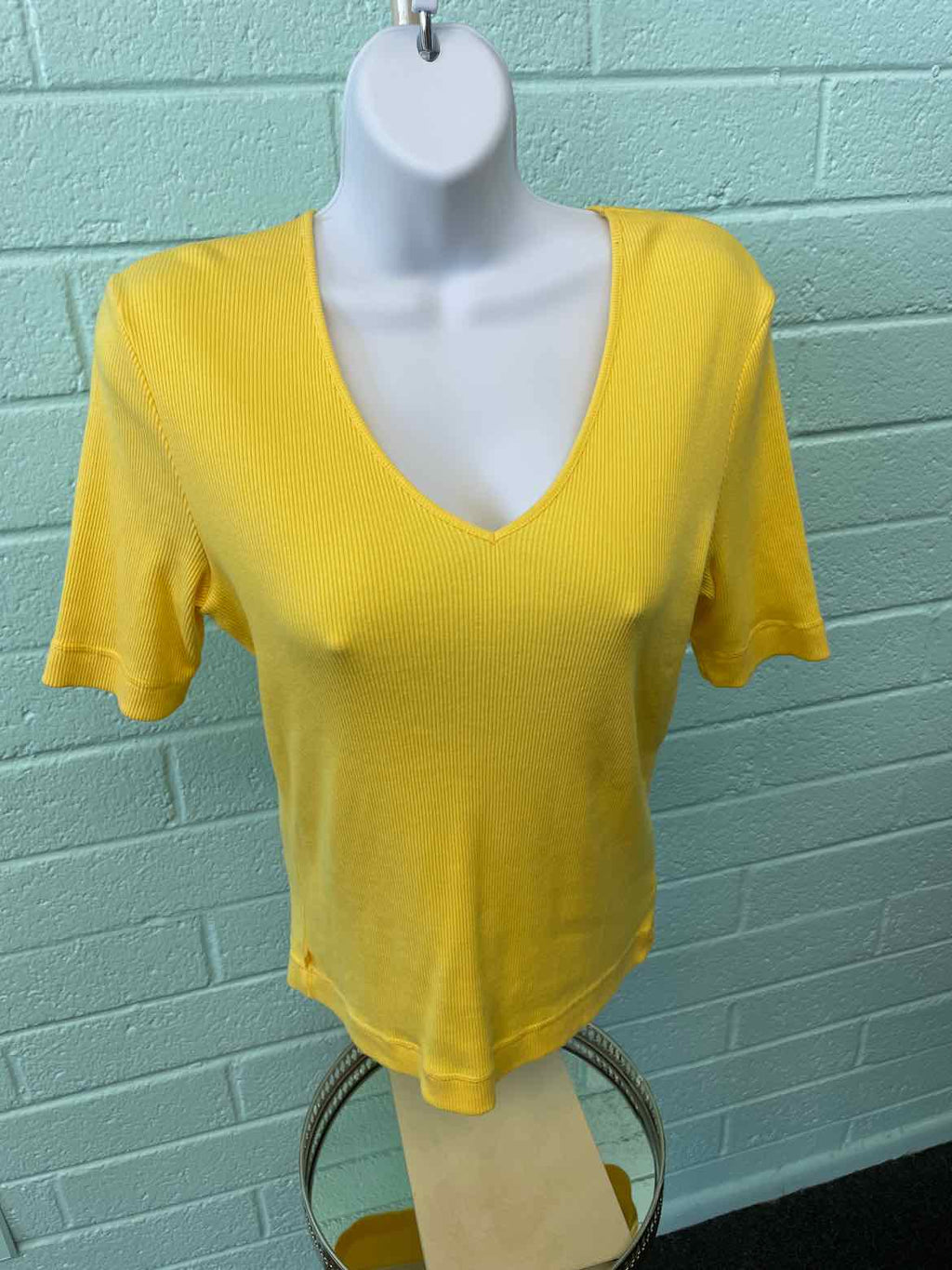 Lauren Jean Co. Size S Yellow T-shirt