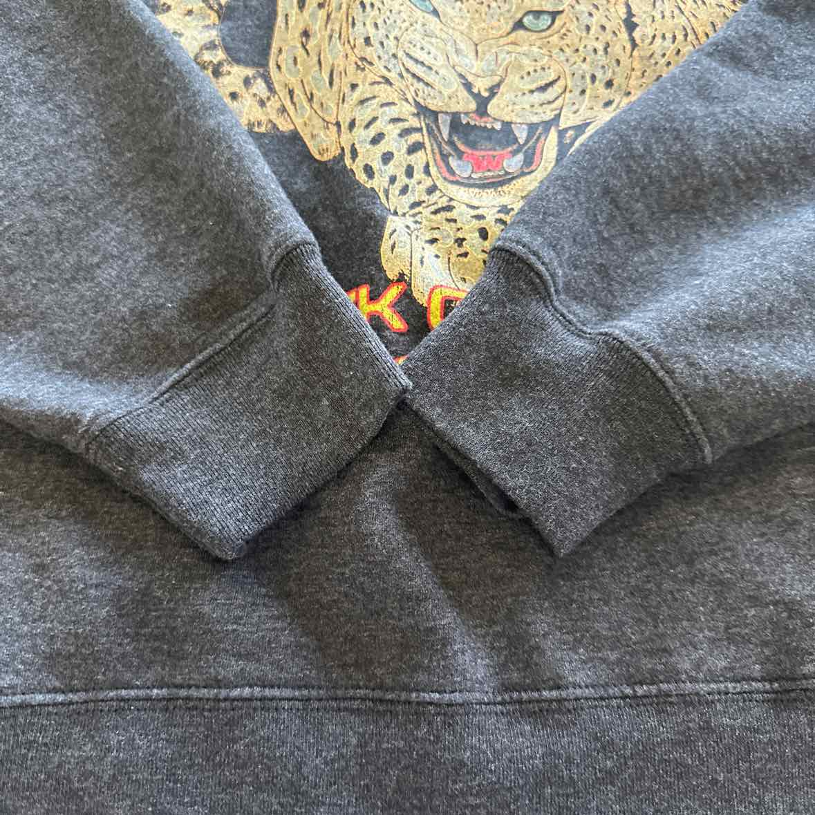 Def Leapord Size XL Gray Sweater