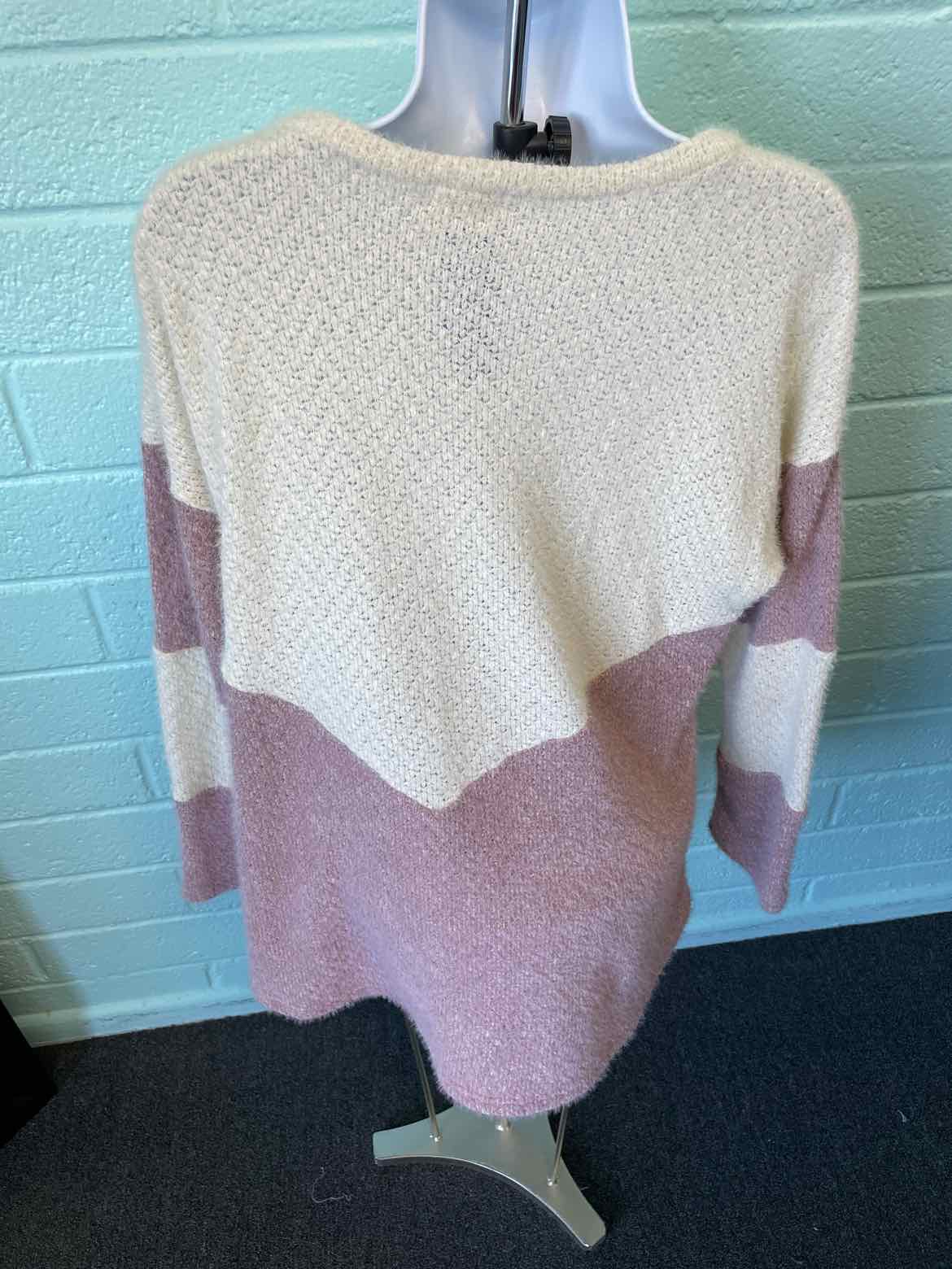 Lovely Melody Size M pink & white Sweater