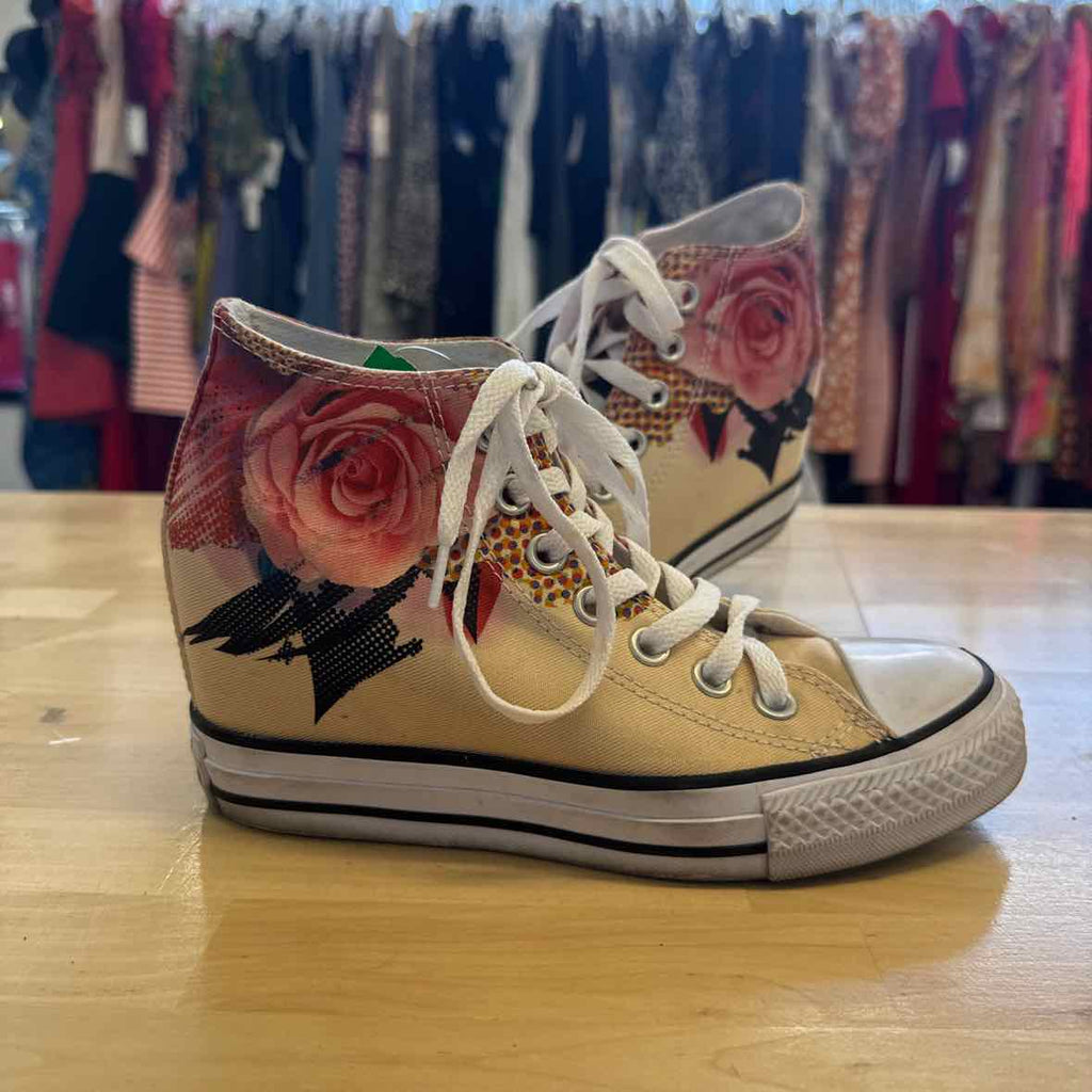 Converse Shoe Size 6 Tan Sneakers