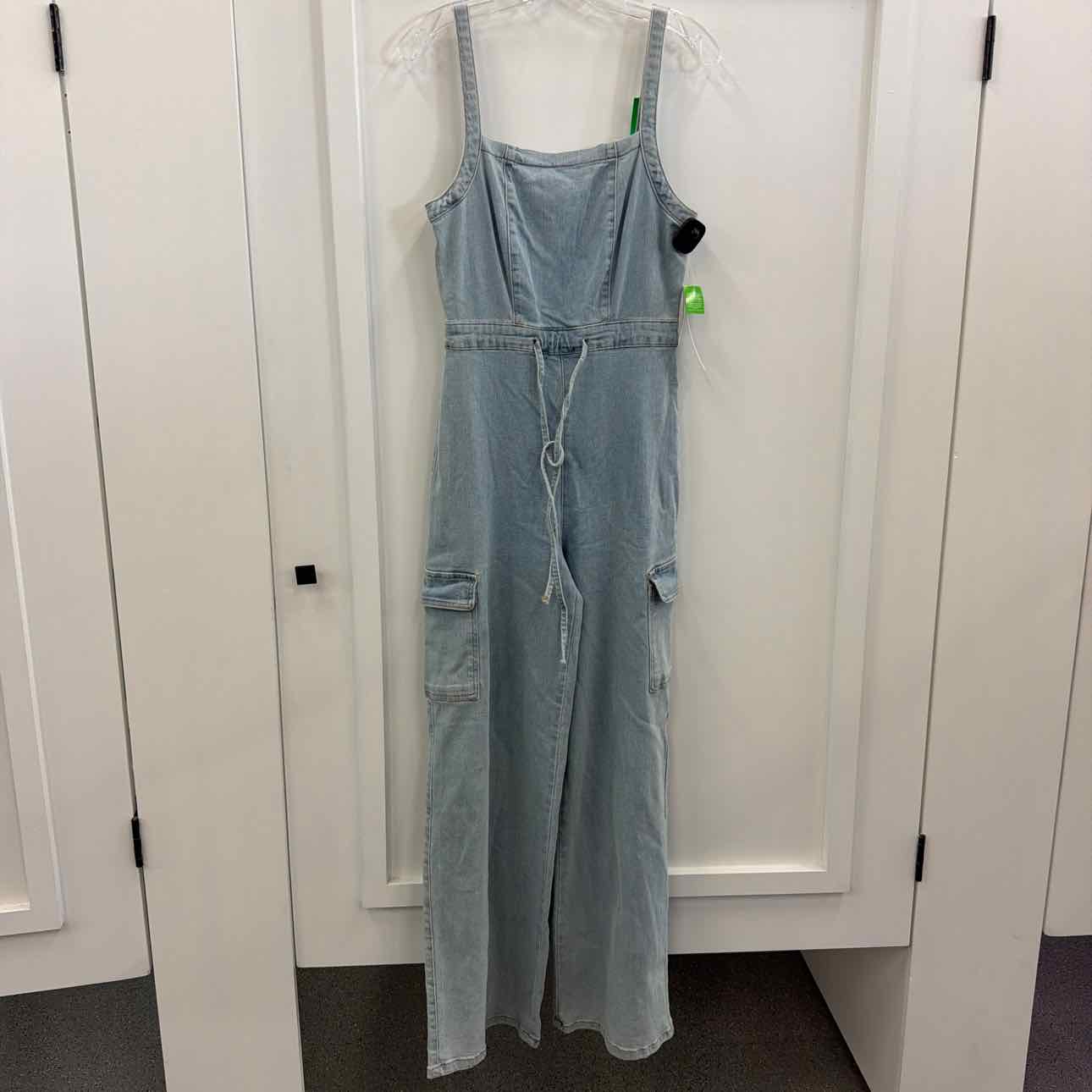 Tinseltown Juniors' Wide-Leg Square-Neck Tie-Front Cargo Jumpsuit - Bayside Wash