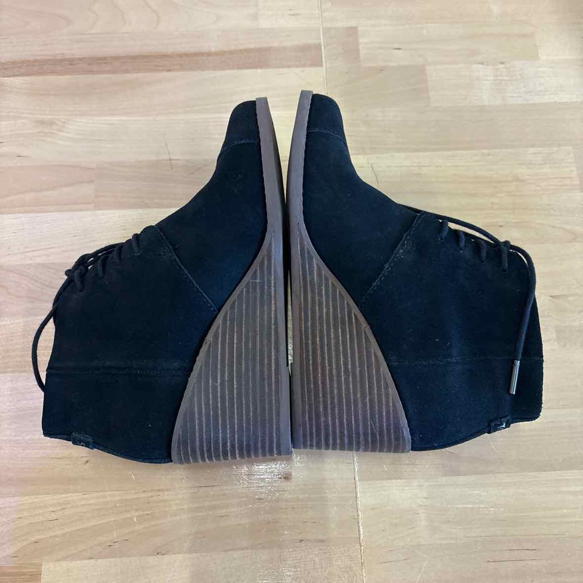 Toms Size 6 Black Bootie