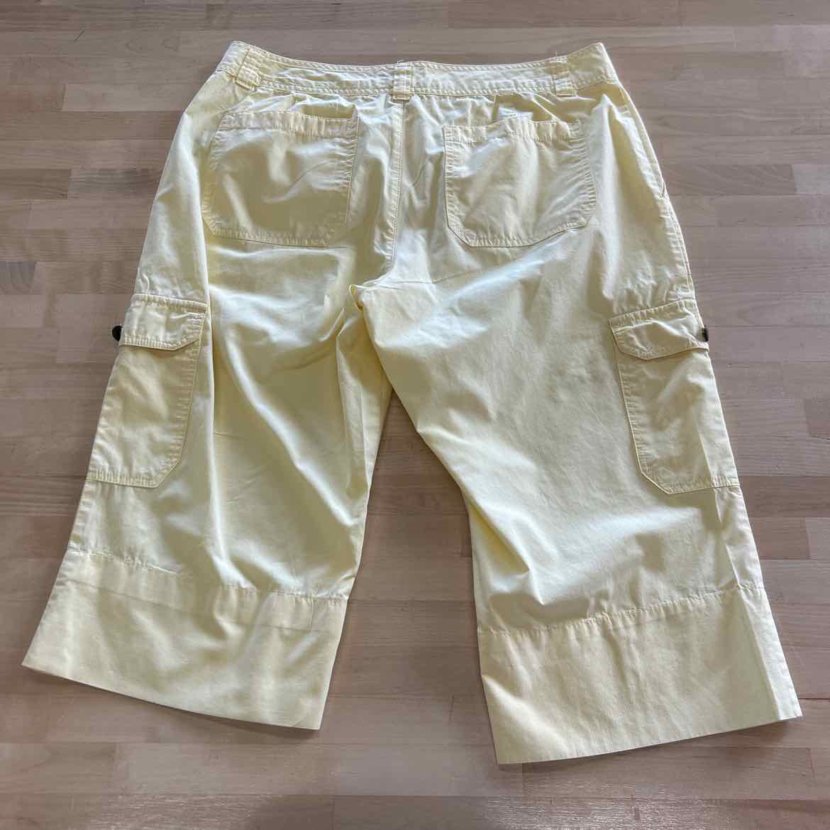 Chaps Size 10 Yellow Preloved Capris