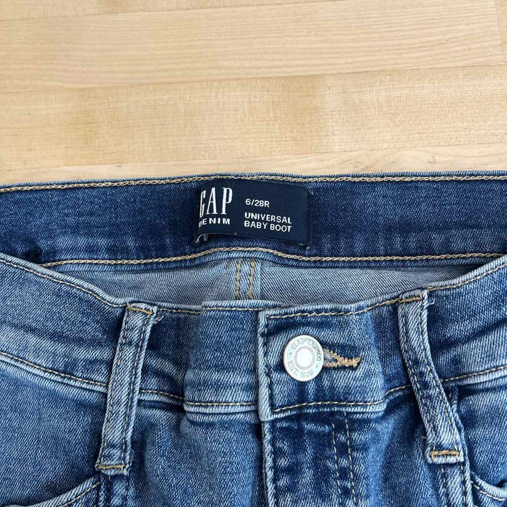 Gap Size 6 Blue Denim Preloved Jeans