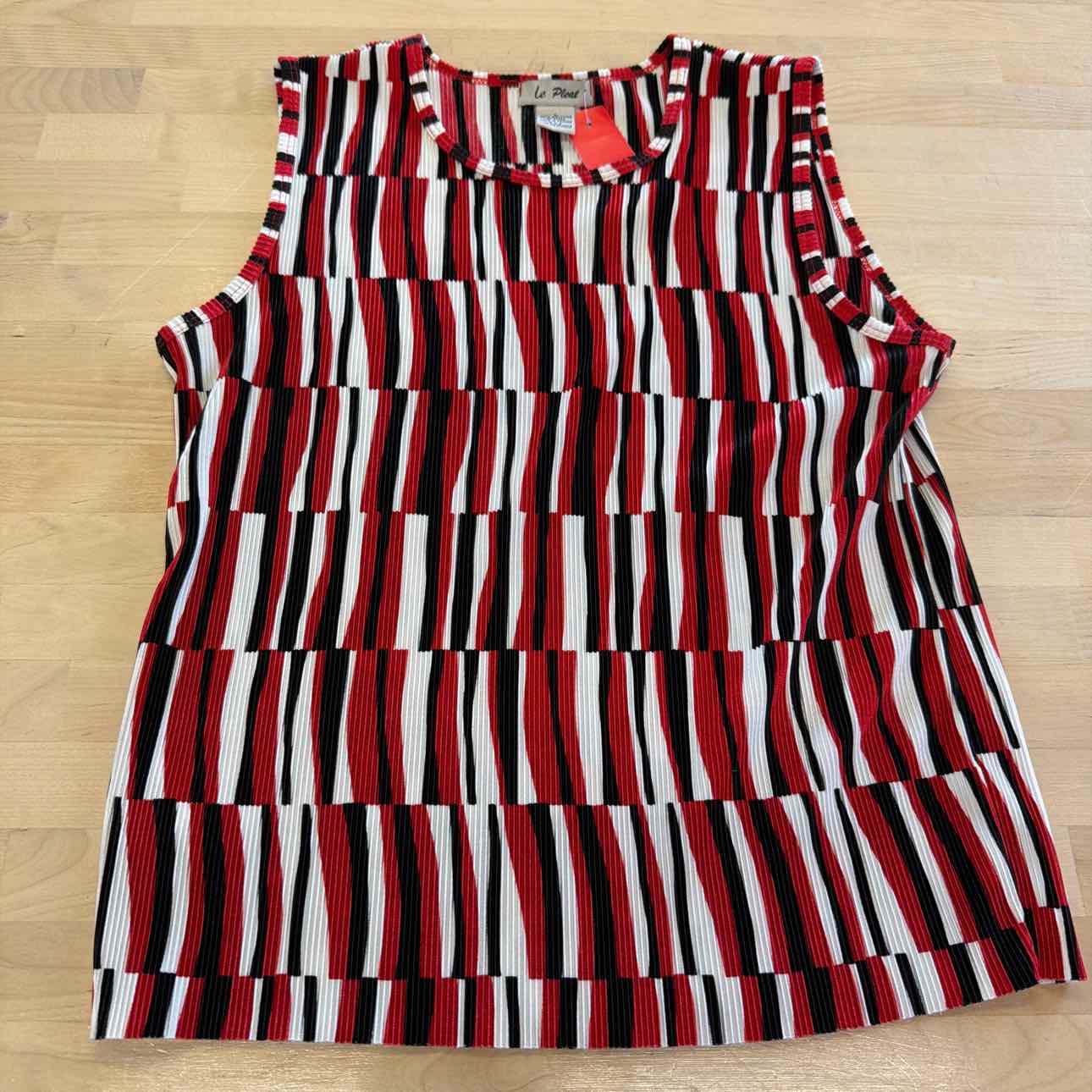Size L Red Used Sleeveless
