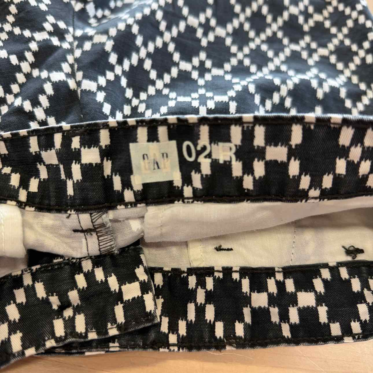 Gap Women Size 2 Black White Preloved Shorts