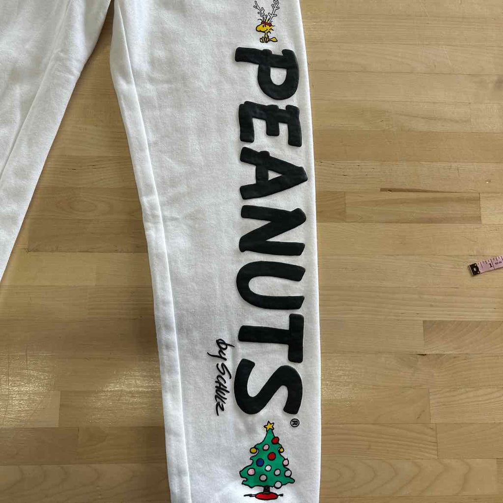 Love Tribe Juniors' Peanuts Holiday Graphic Jogger Sweatpants - Bright White