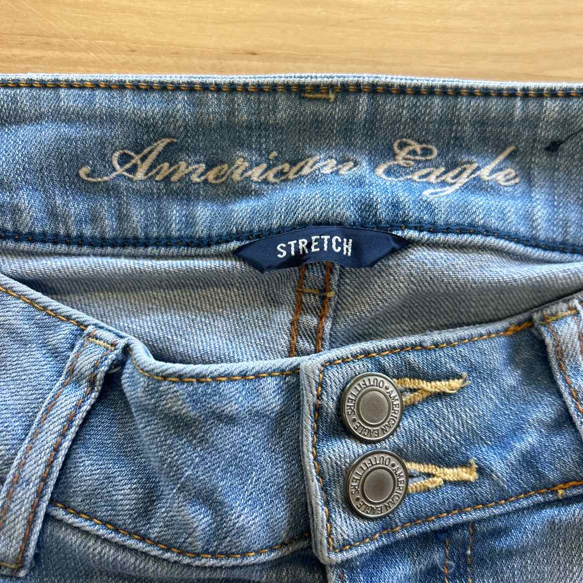 American Eagle Size 2 Blue Jeans