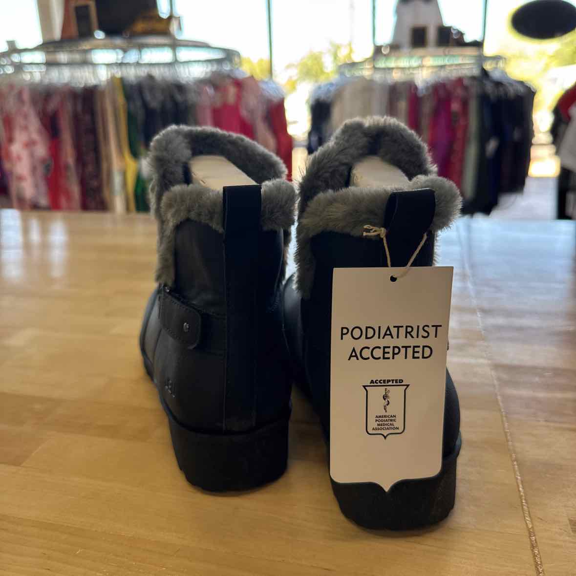 JBU Shoe Size 9 Black Boots