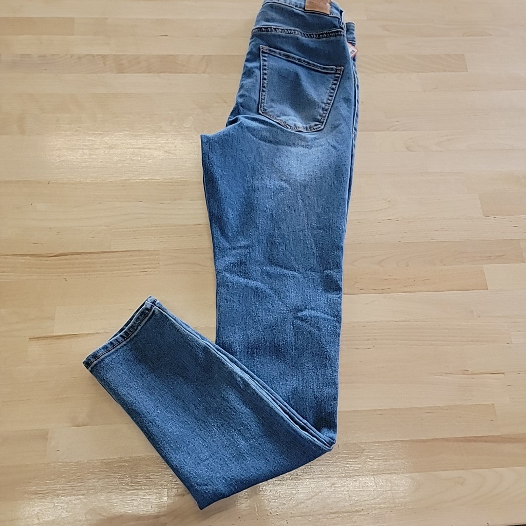 dollhouse Size 3/4 Blue Jeans