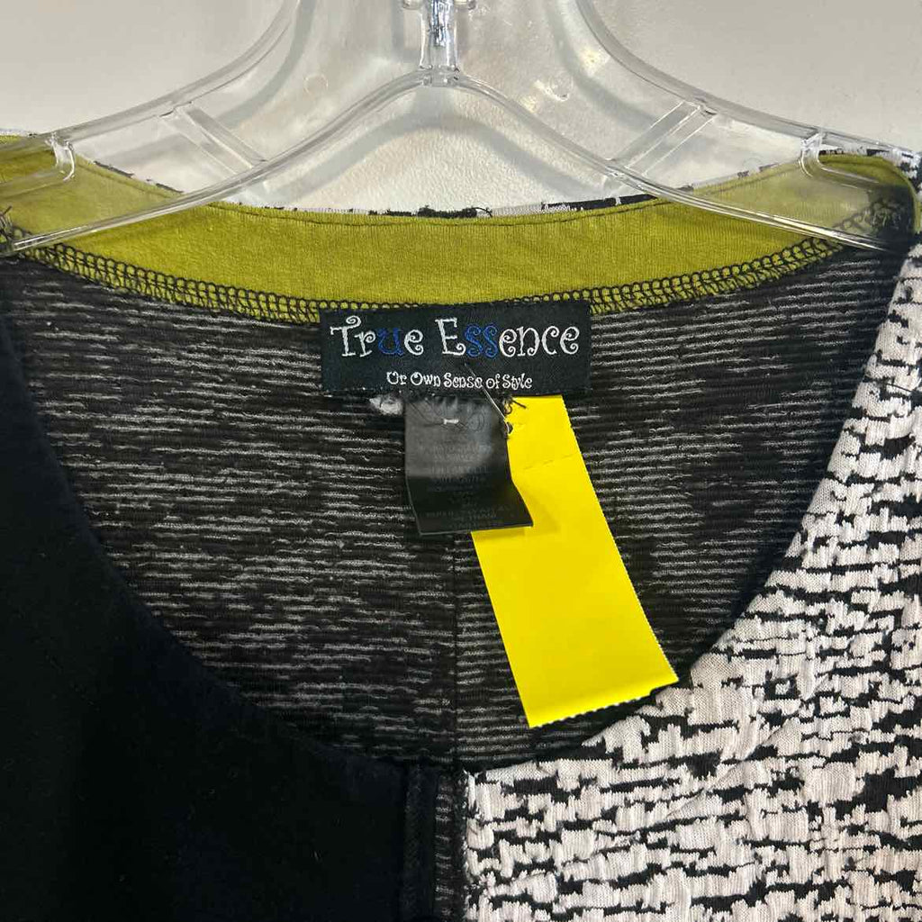 True Essence Size M Black White Preloved Tunic