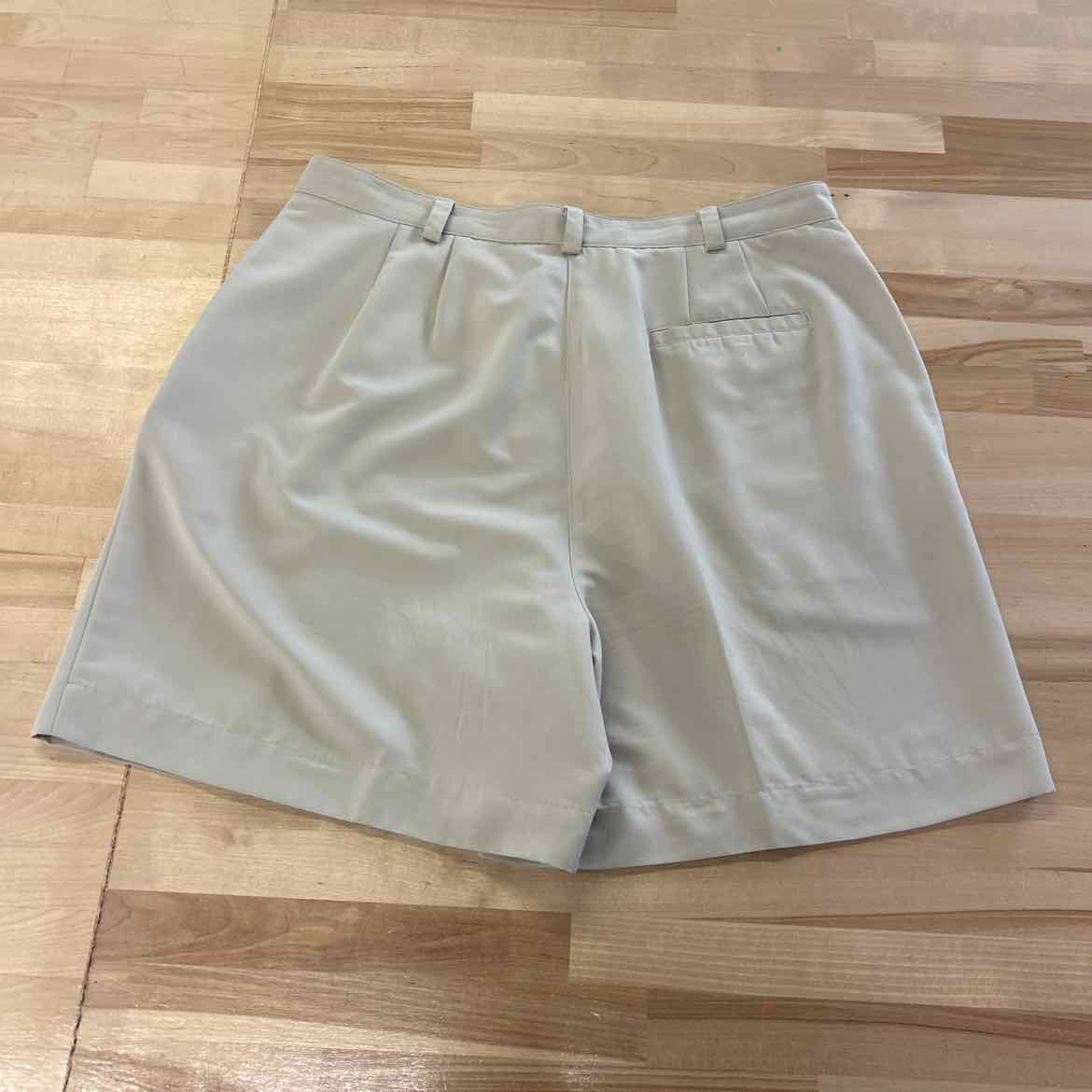 Liz Claiborne Women Size 14 Beige Preloved Shorts