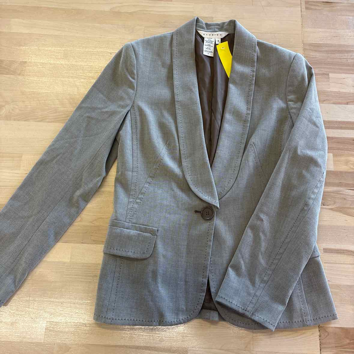 Studio M Size 4 Beige Preloved Blazer