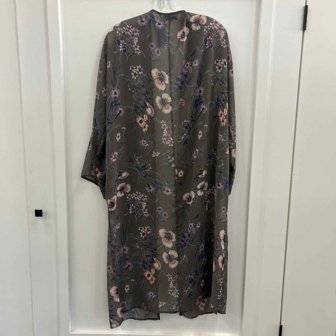 How very loved Size M Gray Floral Print Duster