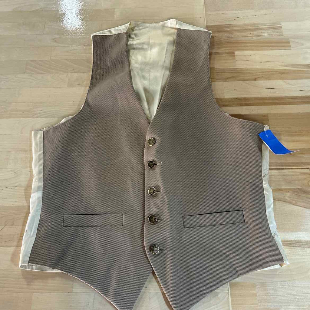 Michael Novarese Size M Tan New Vest