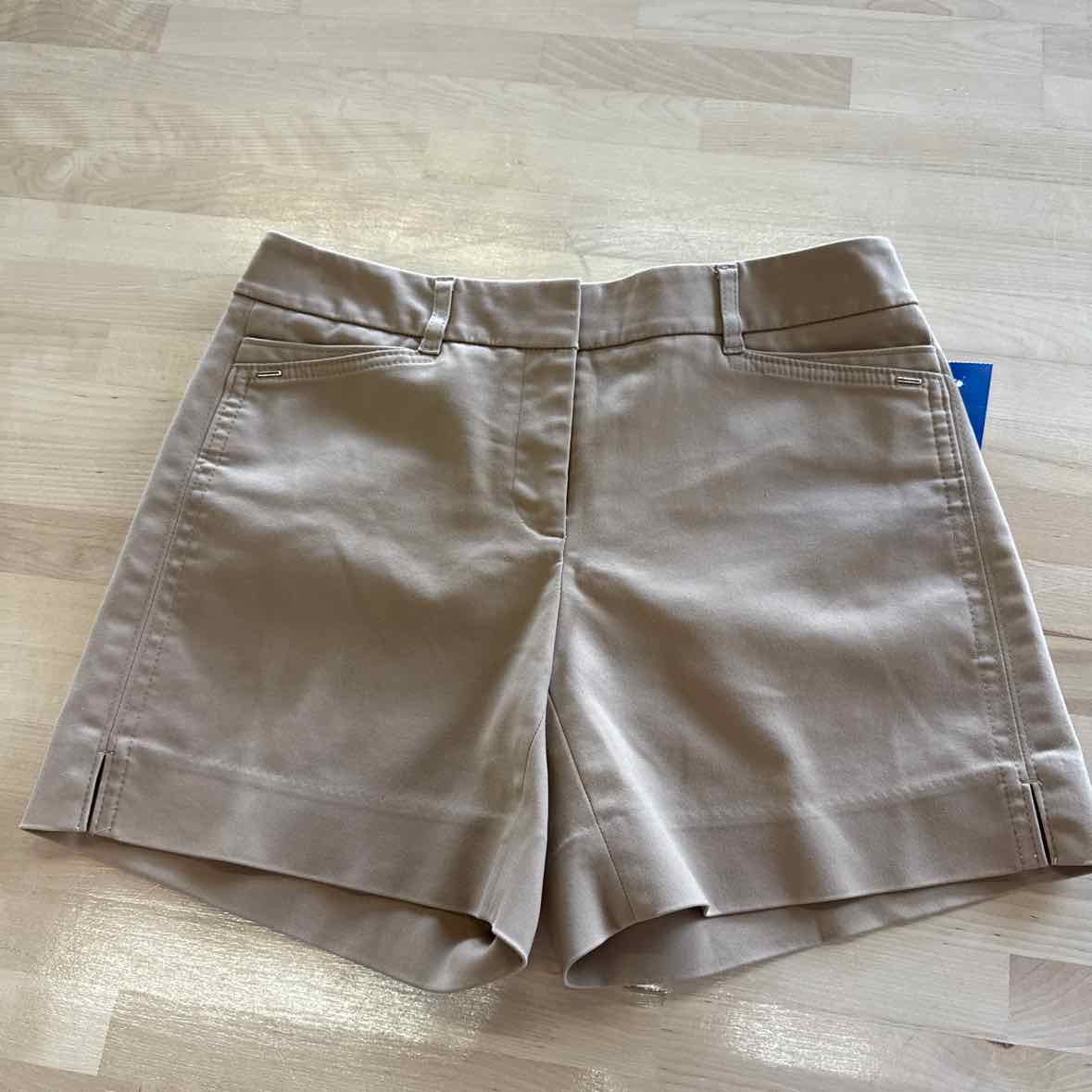 White House Black Market Size 00 Tan Shorts