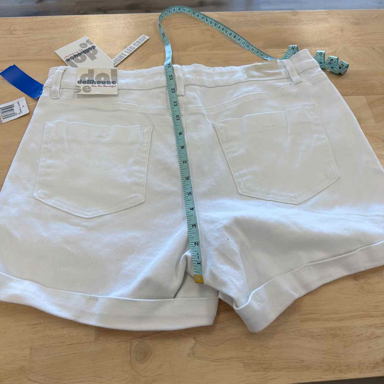 dollhouse Women Size 33 White New Shorts